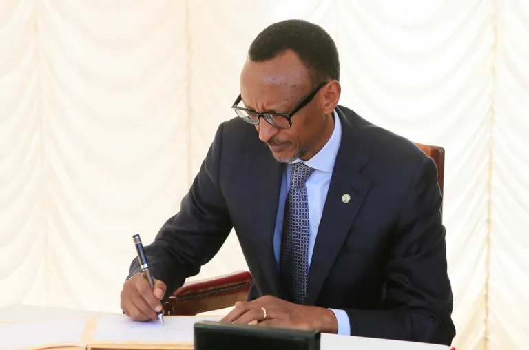 Perezida Kagame yageneye ubutumwa Umuyobozi mushya wa Komisiyo ya Afurika Yunze Ubumwe